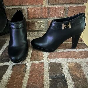 7.5 Black ankel boots
